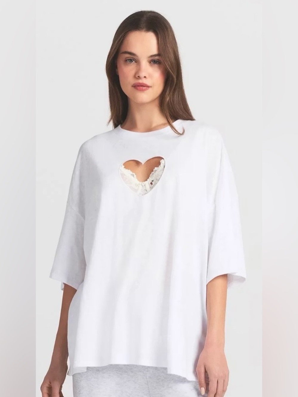 SKIMS Snow White Worn In Jersey Oversized Heart T-Shirt - Picture 2 of 7